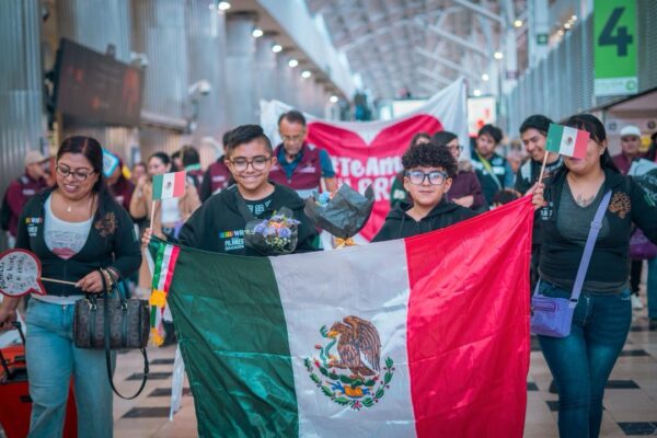 Cristopher y Ángel llevan el talento de PILARES al Mundial de Robótica
