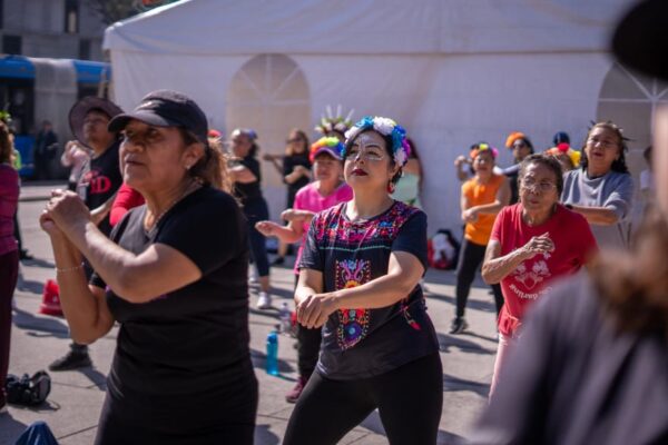 ¡Baila y Disfrázate! Mega Clase de Catrinas y Catrines Llega al Zócalo
