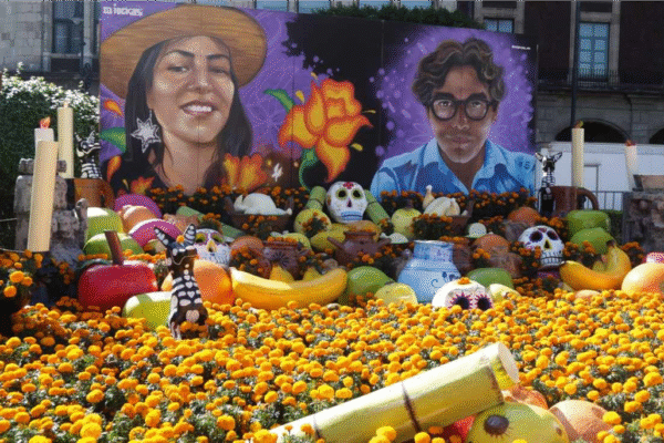 CDMX honra a Ximena Guzmán y José Muñoz con emotiva ofrenda en el Zócalo