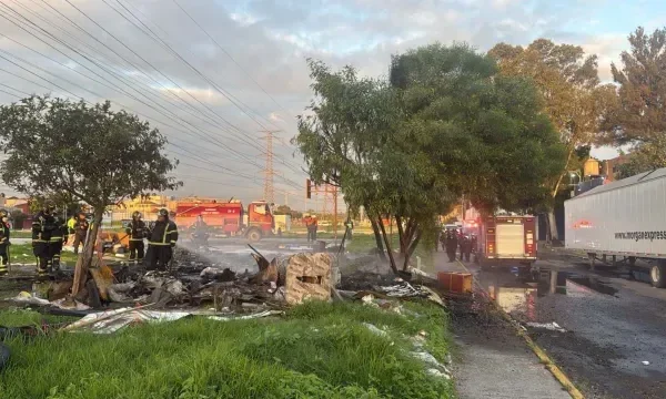 Fuego en Iztapalapa: Personas en situación de calle provocan incendio por fogata