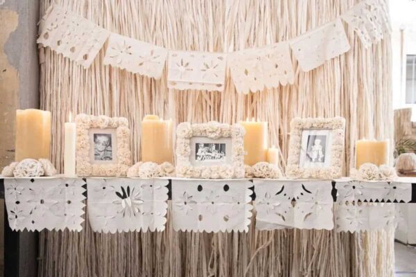 Altares “aesthetic”: la tendencia que borra el color de la tradición mexicana