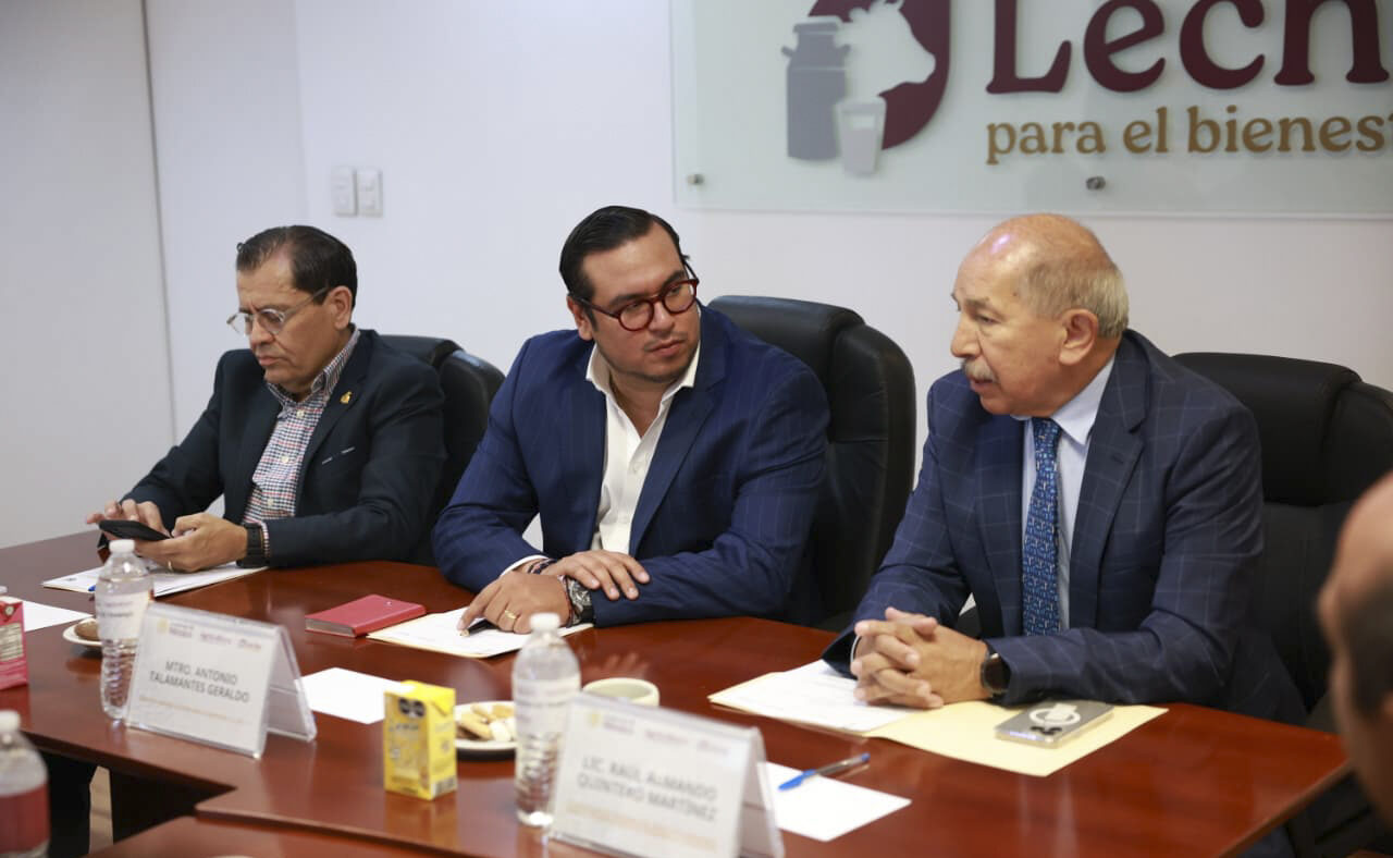 Firma del convenio entre Leche para el Bienestar e Inafed
